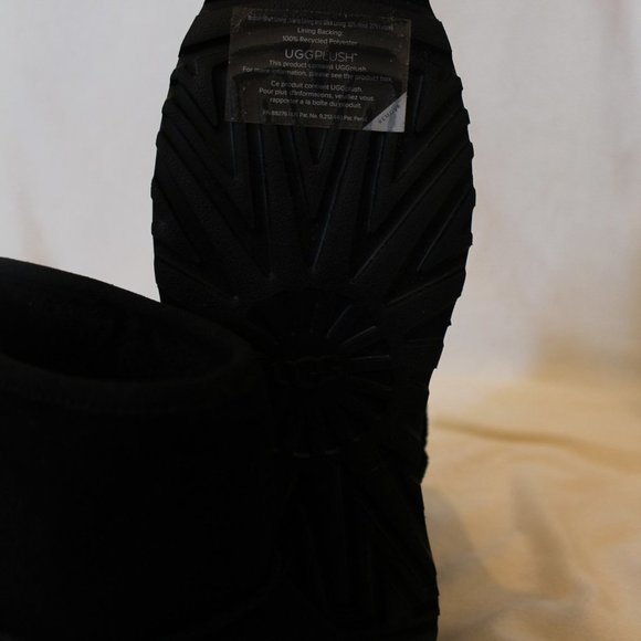 NIB UGG WOMEN'S MINI ZIP LOGO SUEDE‎ SHEARLING BOOTS BLACK - Picture 11 of 11